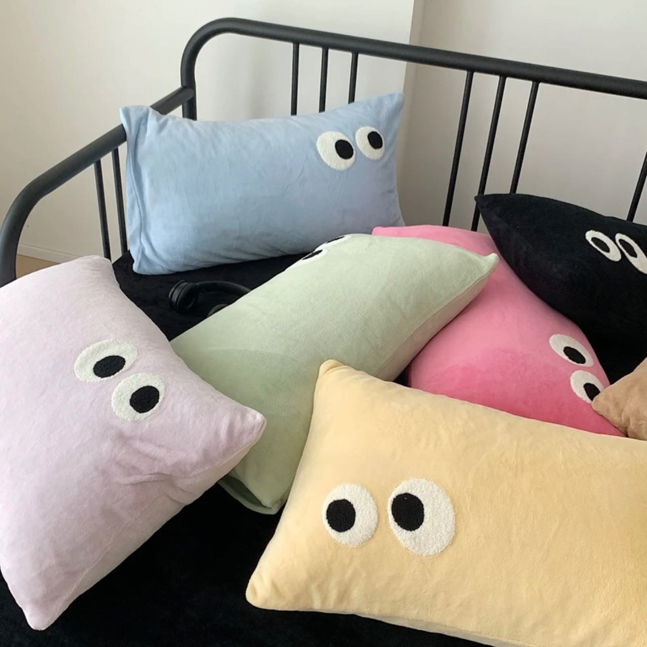 ปอกหมอน : ผ้ากำมะหยี่ ลายตาโต (pre-order)
