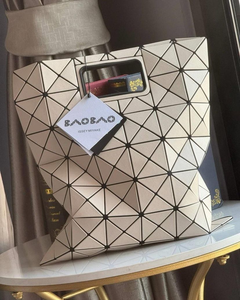 BBB0896-Baobao Issey Miyake large Bocca matte