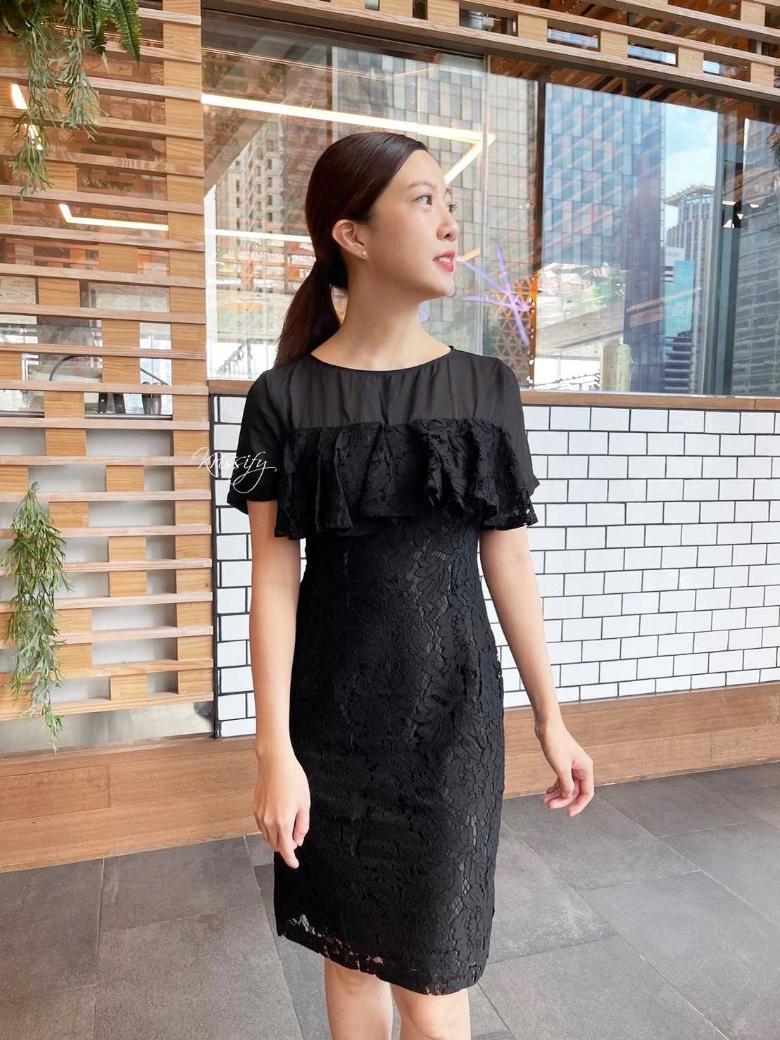 D16-062 : เดรสแขนสั้น ผ้าลูกไม้ลายดอกเนื้อนุ่ม ช่วงบนเย็บต่อด้วยผ้าชีฟองเนื้อทราย