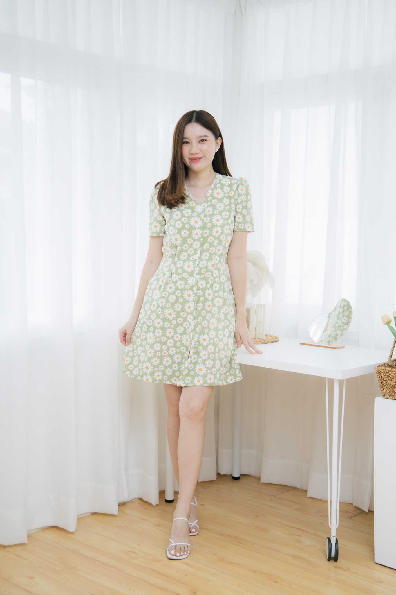 ชุดให้นม Green daisy snowwhite dress
