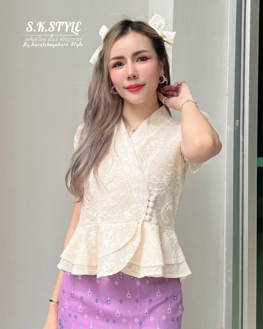 เสื้อลูกไม้อิตาลี่ ชายระบาย แขนสั้น คอวี sexy มาก ใส่ไปงานบวช งานบุญ เป๊ะเว่อร์