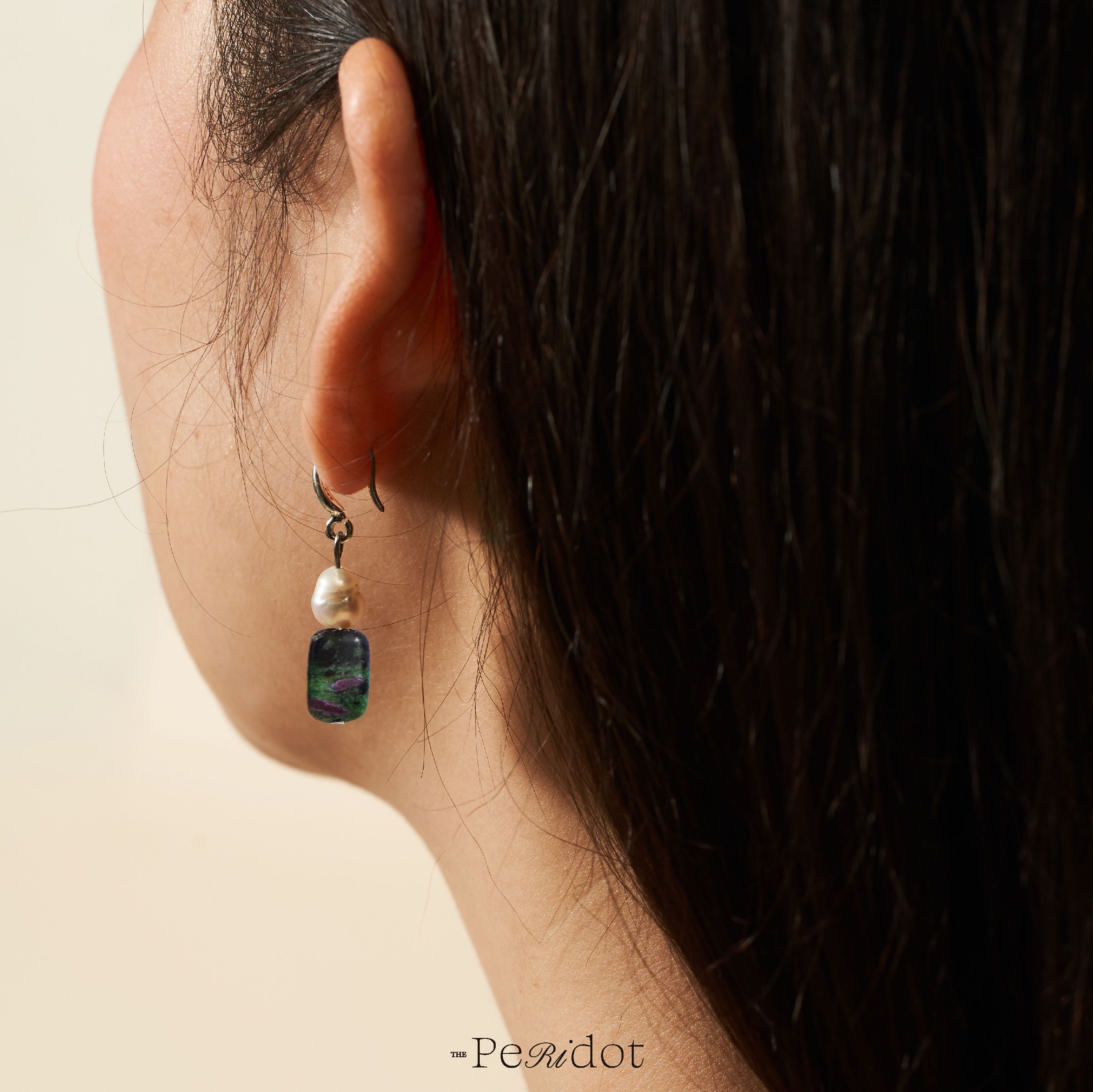 Zoey earrings - กล้าทำสิ่งที่หัวใจตัวเองต้องการ , สมดุลย์ทางอารณ์