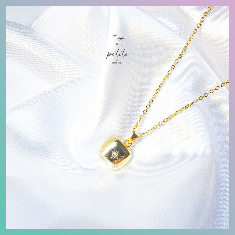Petite Estrella Block Necklace - สร้อยคอ รูปจี้ดวงดาว สีทอง