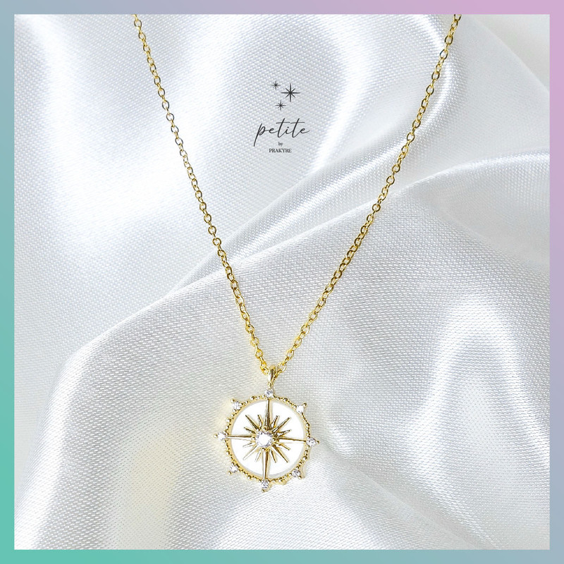 Estrella Compass Necklace - สร้อยคอ รูปดวงดาวและเข็มทิศ สีทอง