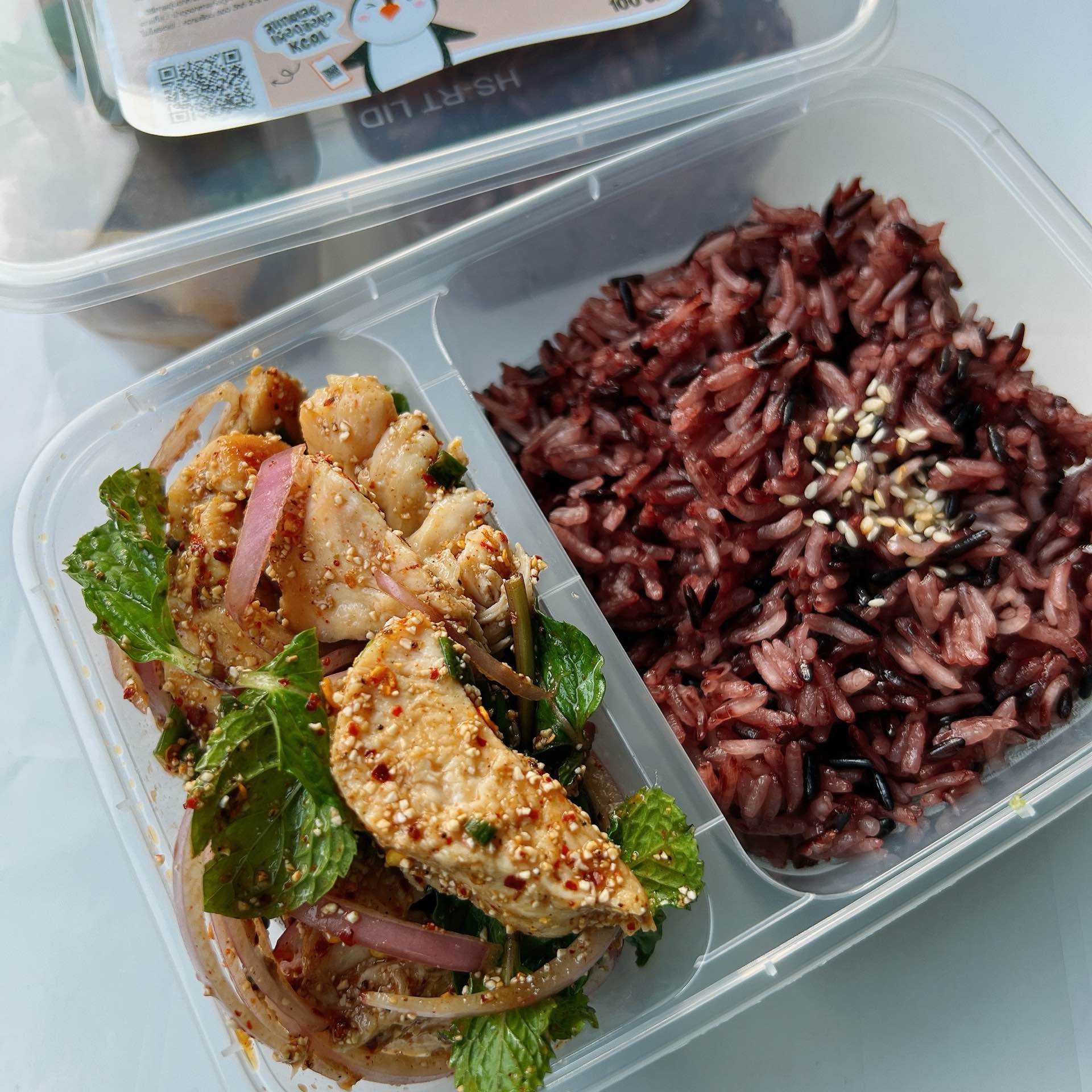 อาหารคลีนพร้อมข้าว -ข้าวน้ำตกไก่ย่าง