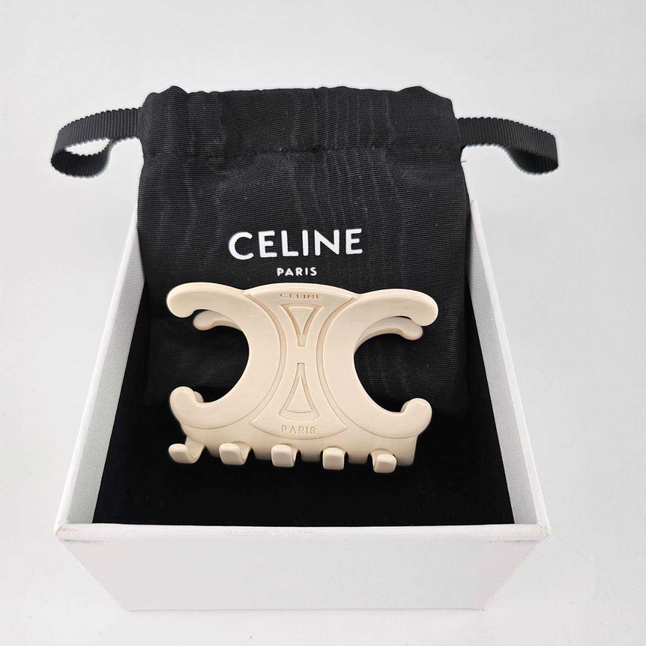 กิ๊บติดผม แบรนด์ Celine รุ่น Triomphe Large Hair Claw In Acetate Ivory สีขาวครีม