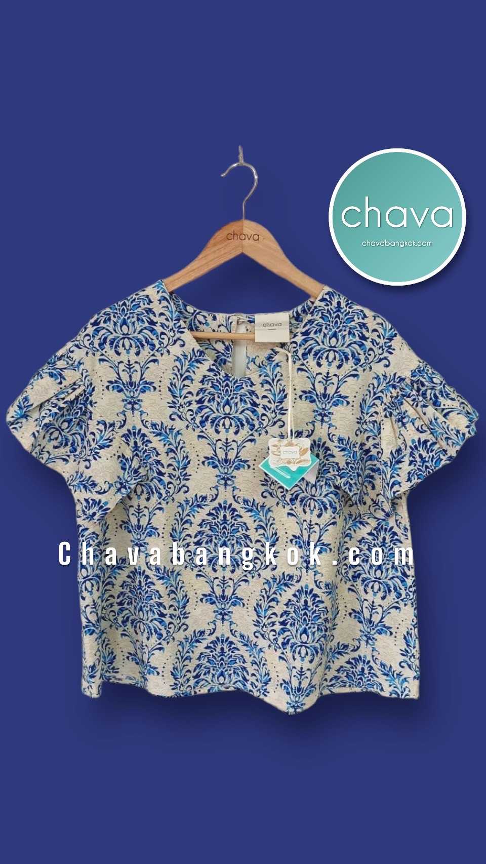 เสื้อ Top / BLOUSE คอวี พื้นขาวลายดอกไม้ (สีน้ำเงิน)