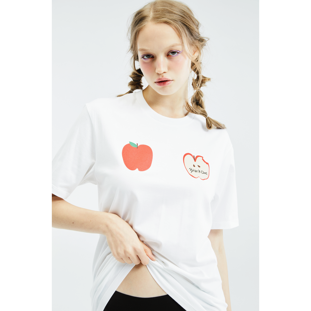 BLACKDOG BKK - SS2421 - Apple tee - เสื้อยืดสกรีนลายแอปเปิ้ล