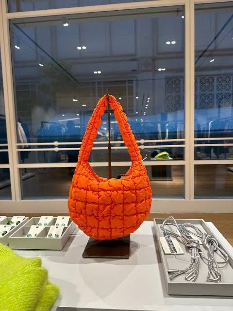 พร้อมส่ง - กระเป๋า COS Mini Quilted Bag สี Orange