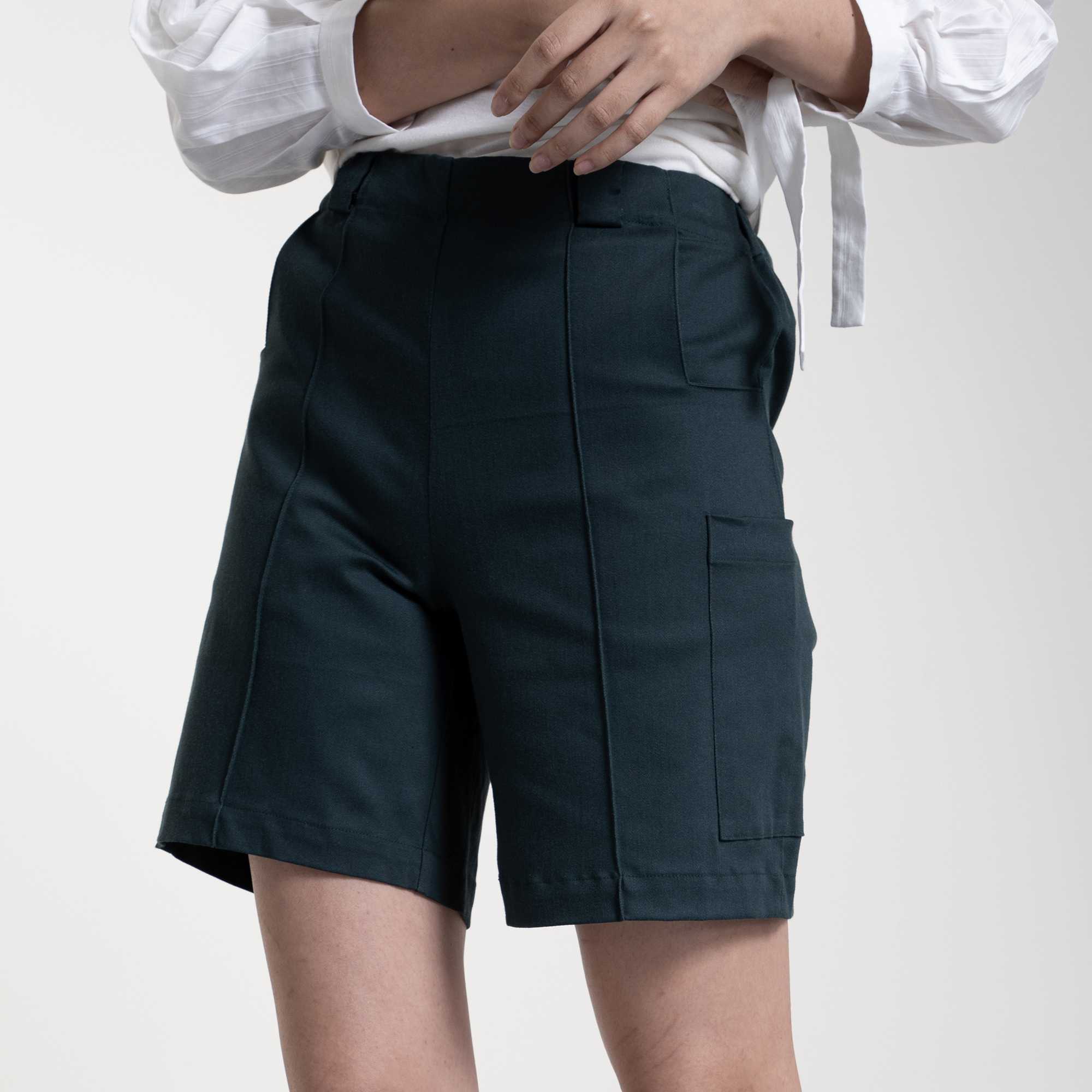QueenCows  กางเกงหลังคลอด  Neda Line Short (Dark Green)