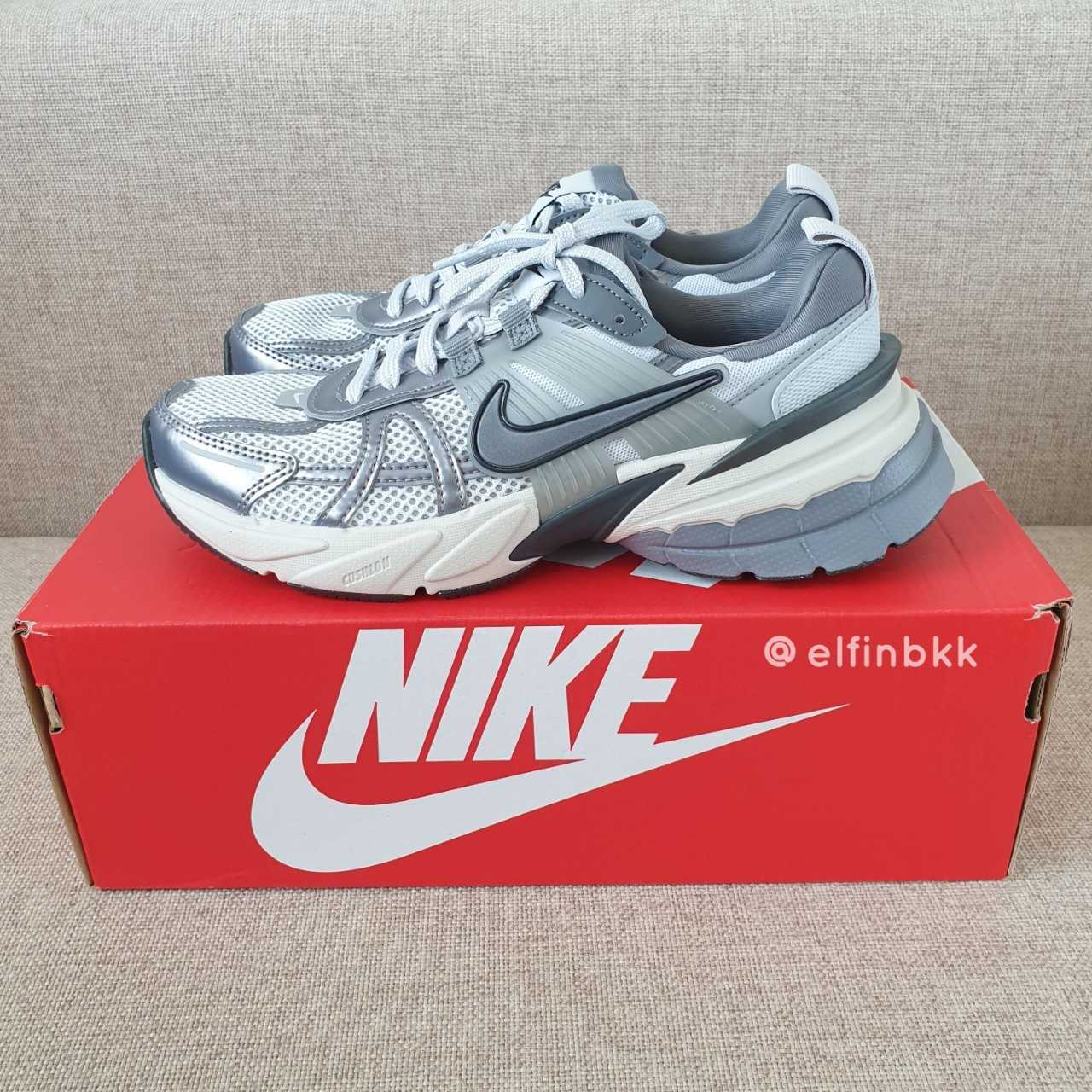 ⭐ขายดี⭐ NIKE V2K Run รองเท้าผ้าใบ รองเท้าวิ่ง สีขาว สีเขียว สีน้ำตาล สีเงิน
