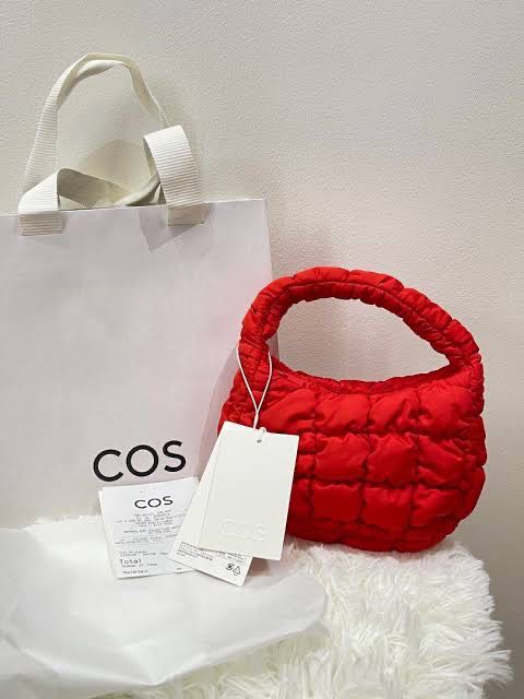 พร้อมส่ง - กระเป๋า COS Quilted Micro Bag สีแดง