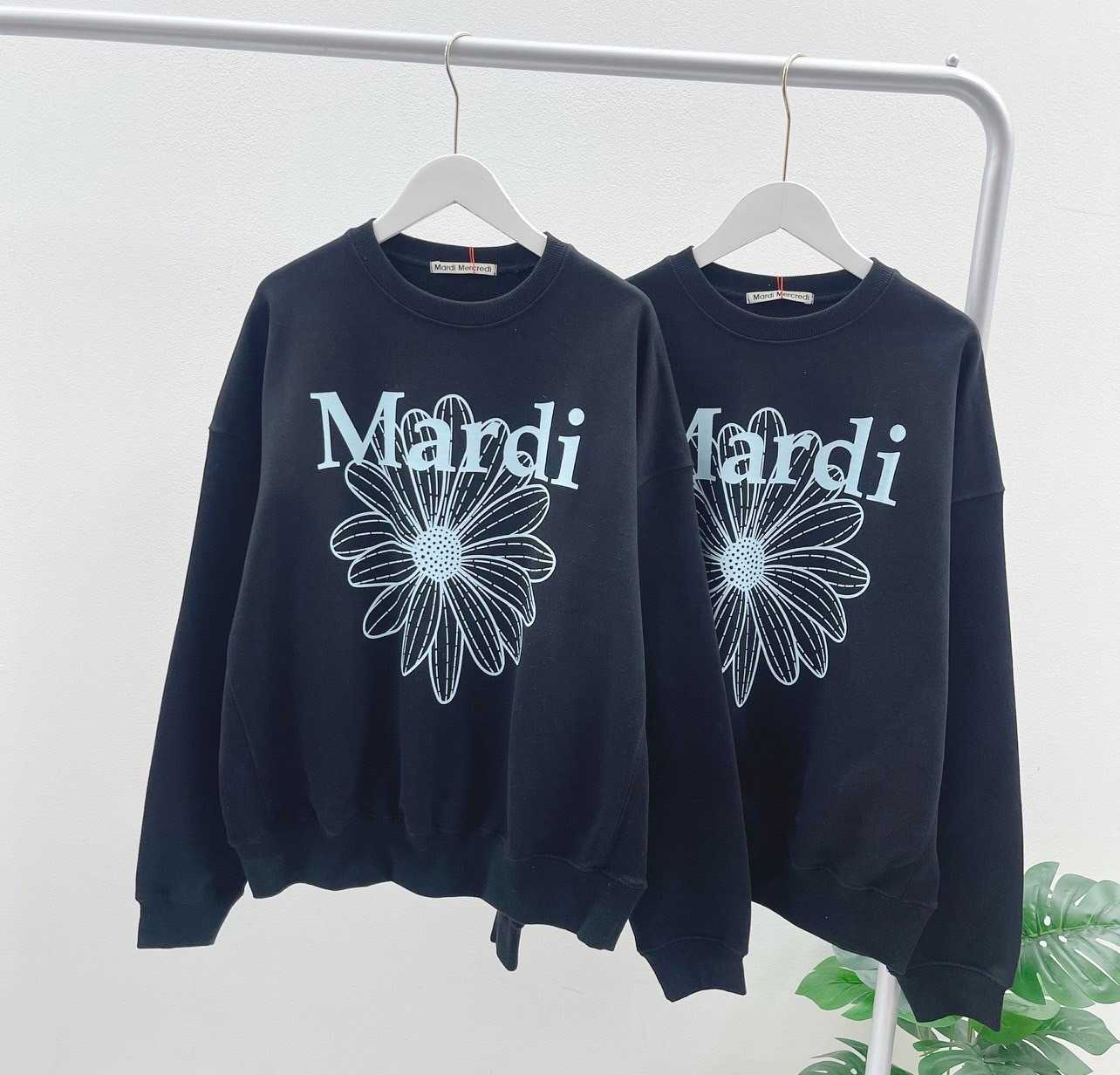 Mardi Flower Sweatshirt (Black/Sky)