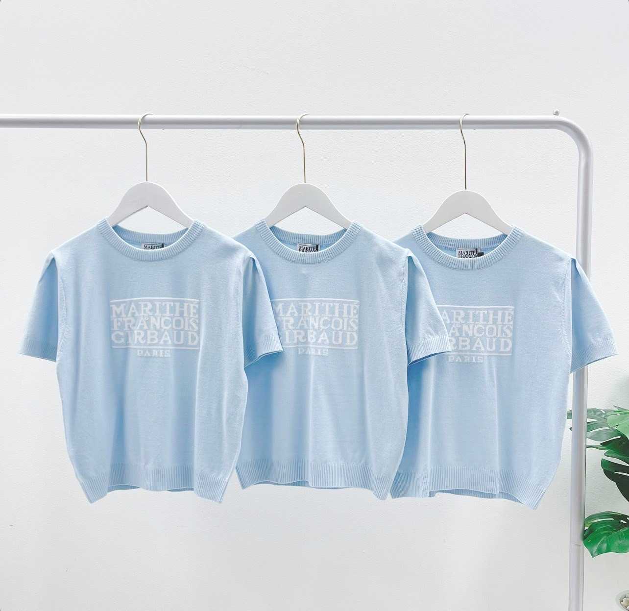 Marithe W CLASSIC LOGO HALF KNIT  (LIGHT BLUE)