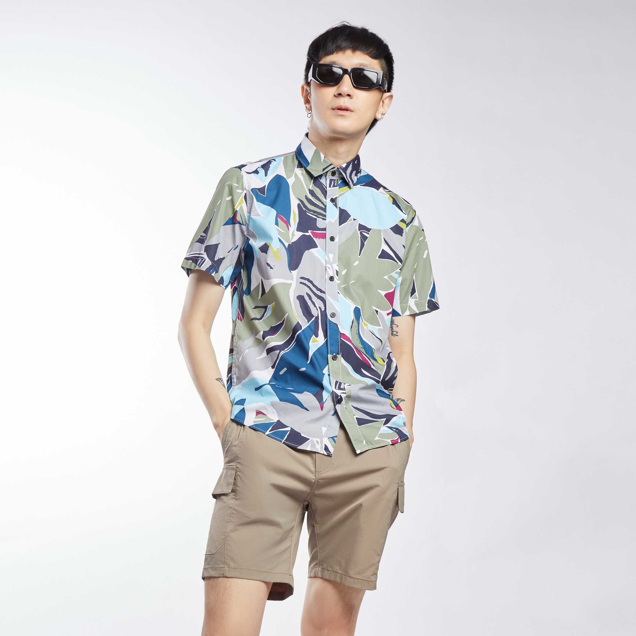 เสื้อเชิ้ตฮาวายลายกราฟิก | 03808
