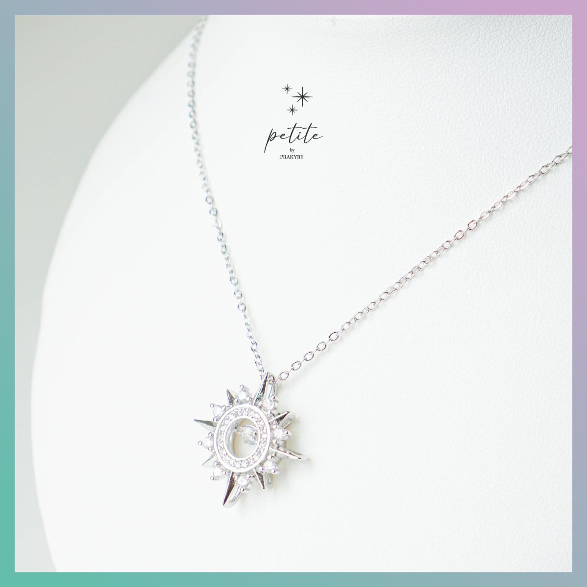 Supernova Necklace - สร้อยคอ จี้รูปพระอาทิตย์ประดับเพชรล้อมรอบ สีเงิน