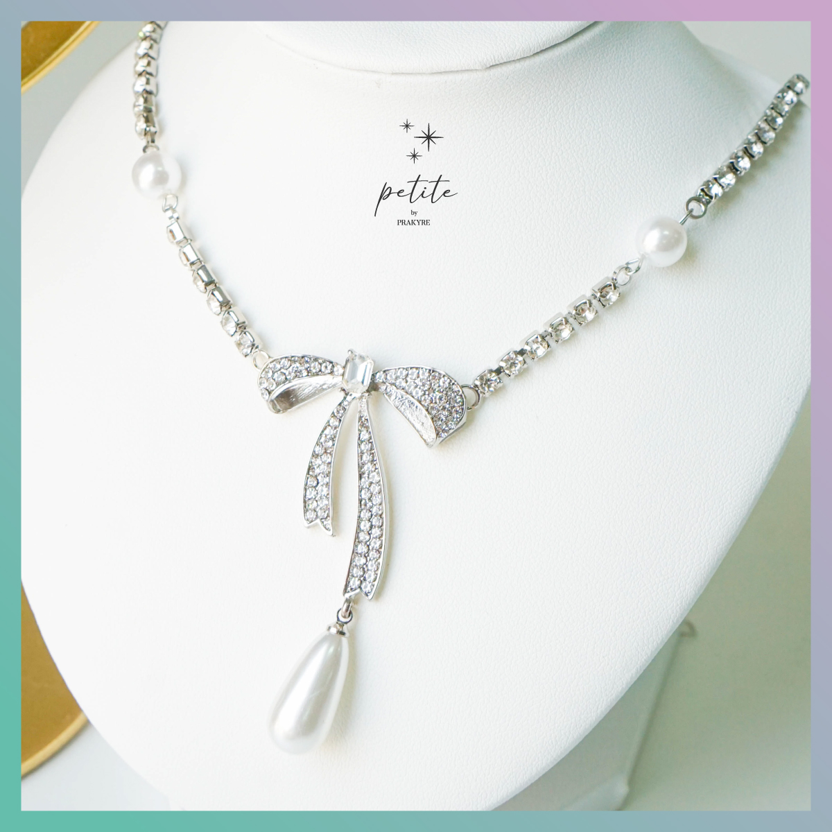 Elegant Pearl Drop Necklace - สร้อยคอ จี้รูปโบว์ฝังเพชรประดับมุกสวยหรูอลังการ สีเงิน