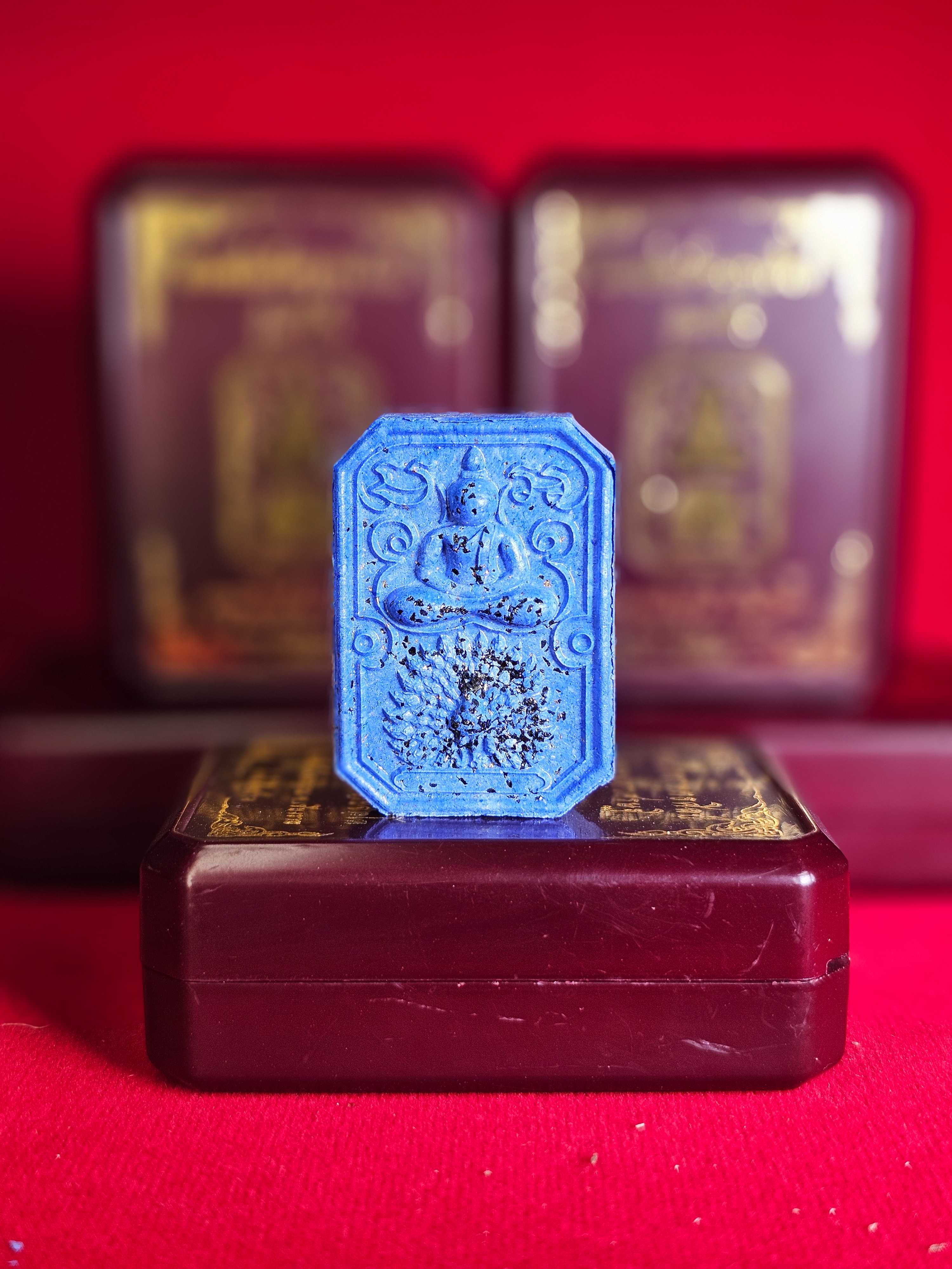 ครูบาอริยชาติ อริยจิตฺโต เนื้อผงว่านจักรพรรดิ โรยเพชรหน้าทั่ง