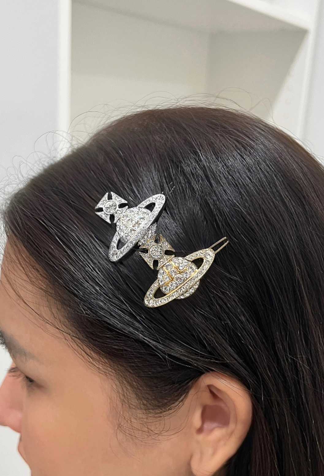 New Vivienne Westwood   Corinne hair clip ขนาด 38mm  สีเงิน /สีทอง 