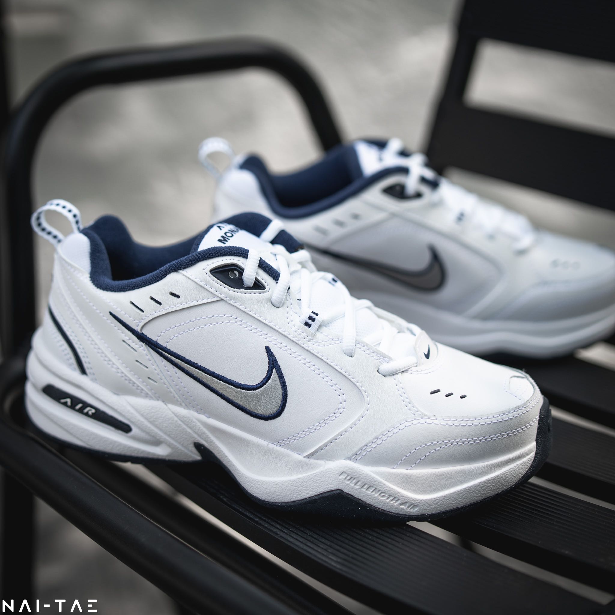 NIKE AIR MONARCH IV