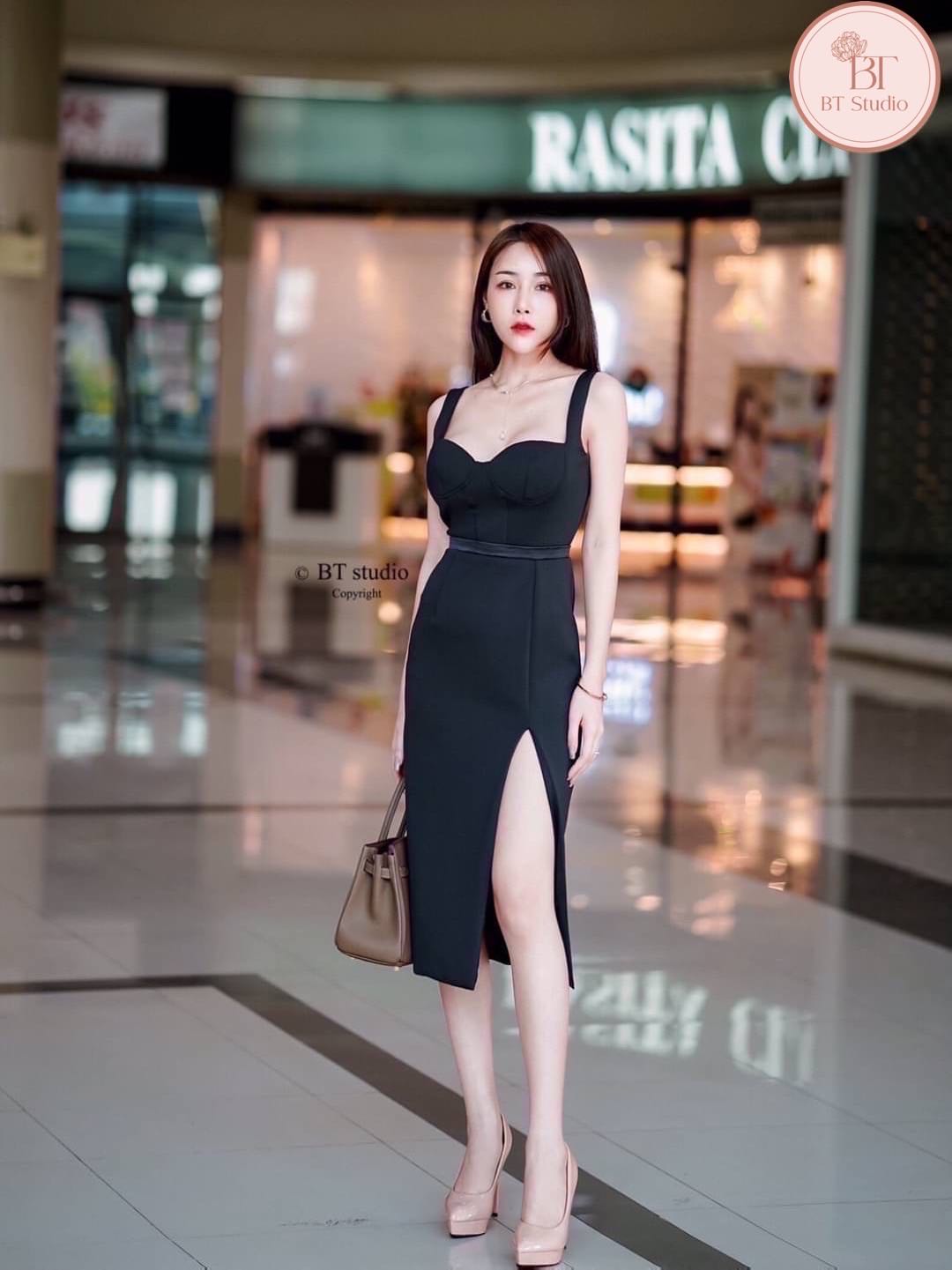 ชุดเดรสสายเดี่ยว