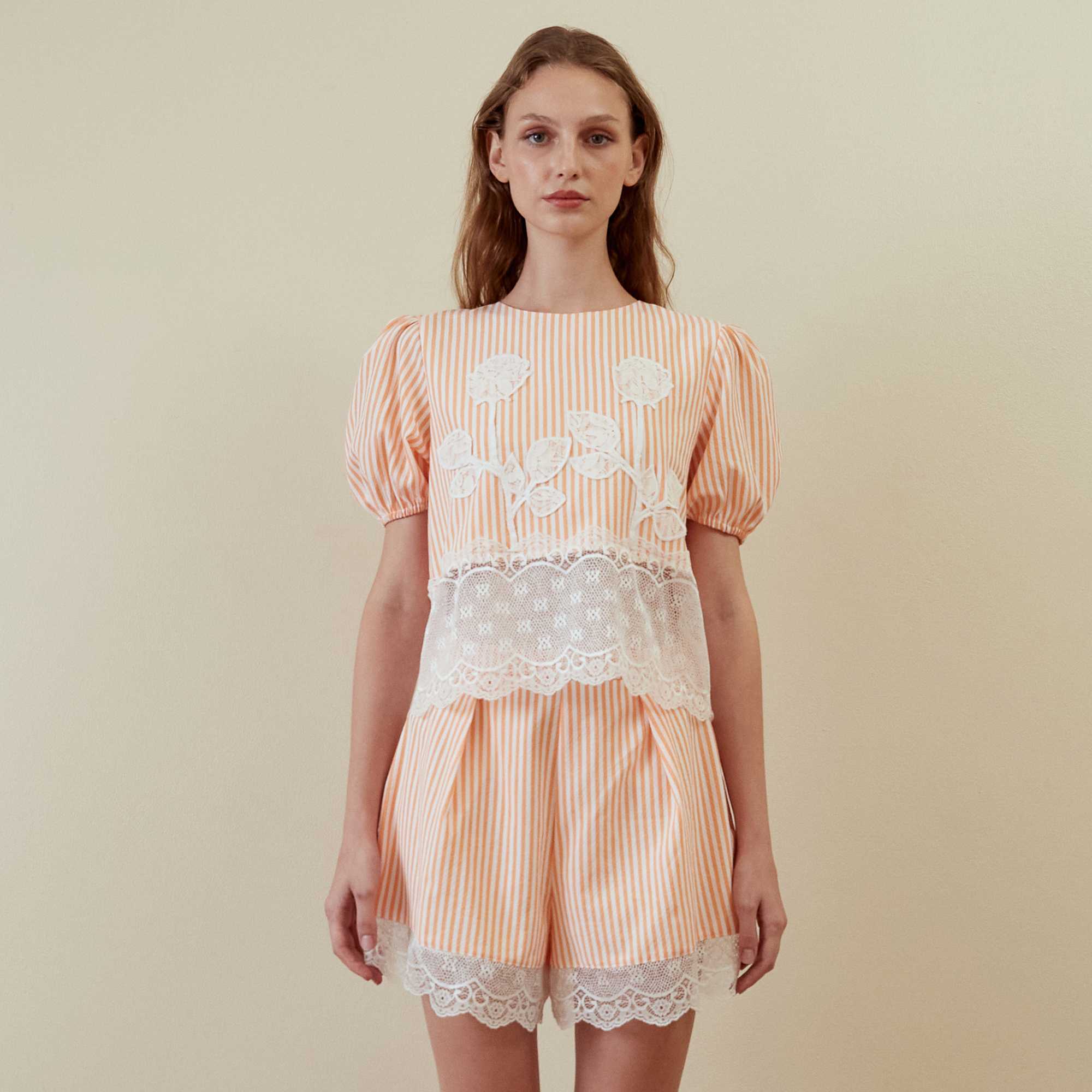 short sleeve floral jacquard with ribbon