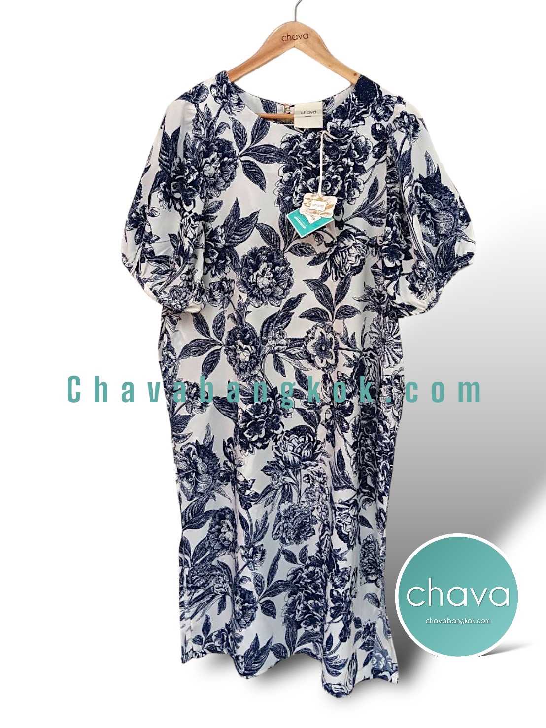 Maxi Dress เดรสยาว (สีน้ำเงิน พื้นขาว) ลายดอกไม้