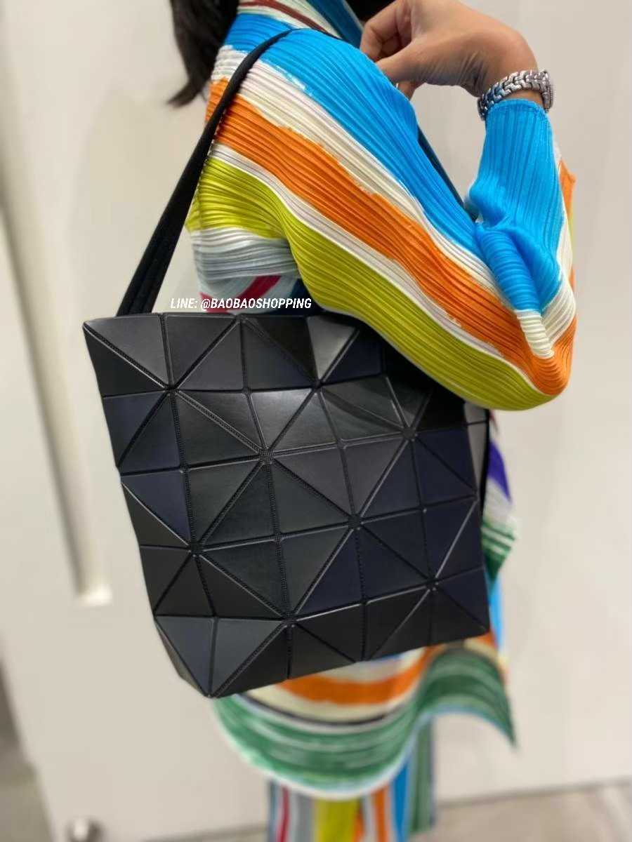 BAOBAO BLOCKY SMALL MATTE BLACK
