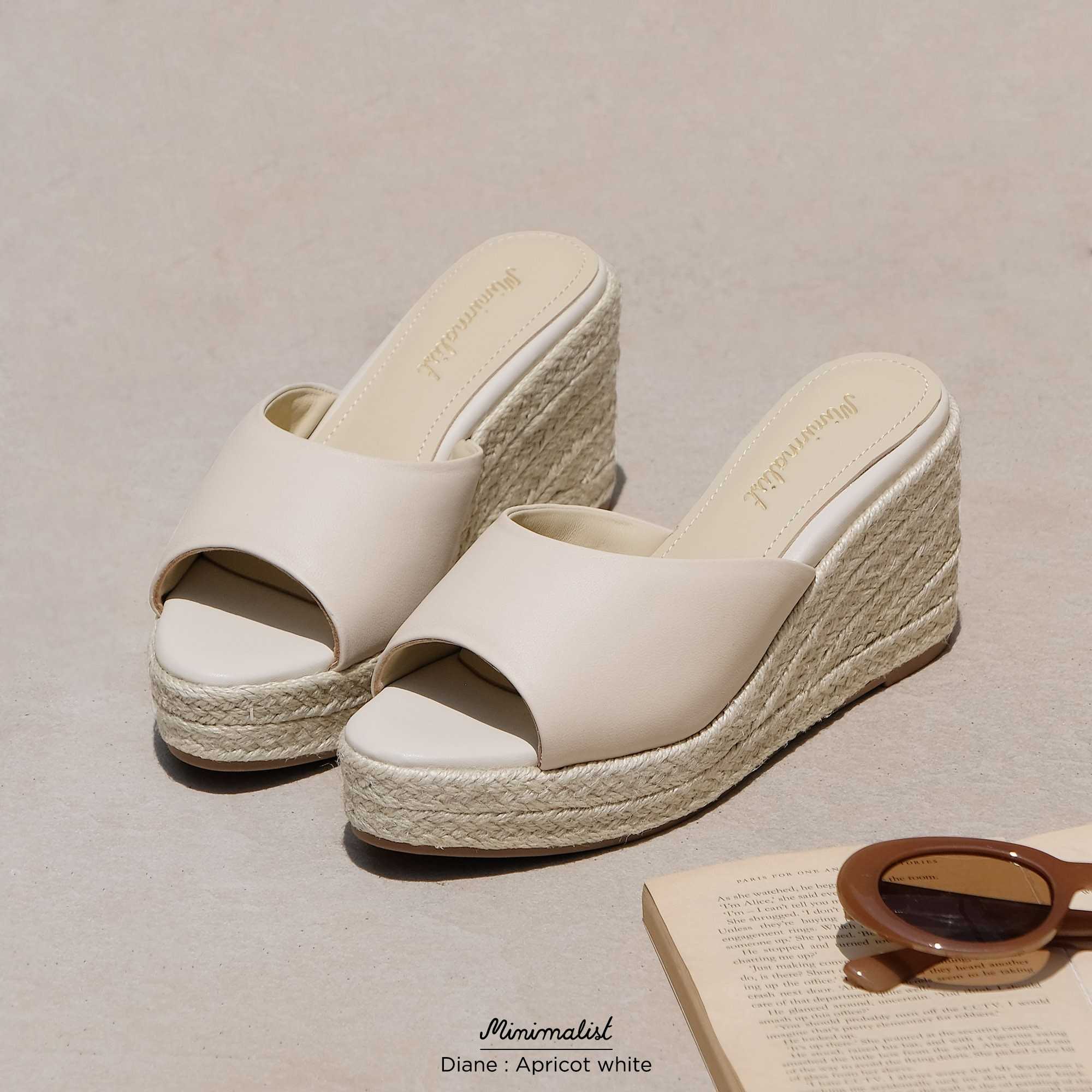 Diane in Apricot white