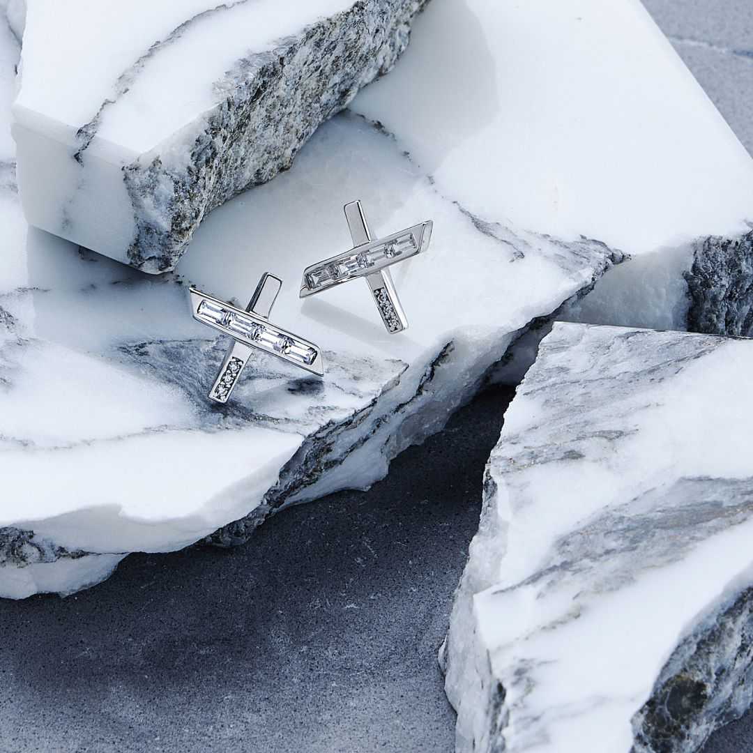 Luxuriate Cross Stud Earring