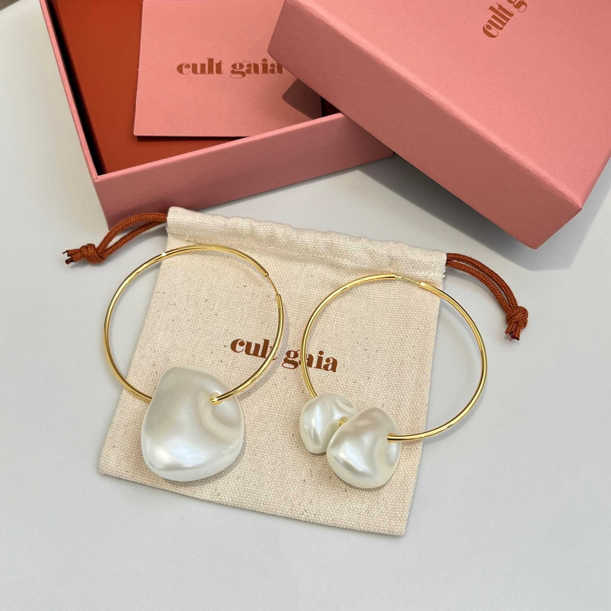 Cult Gaia JUNO EARRING - PEARL | LINE SHOPPING