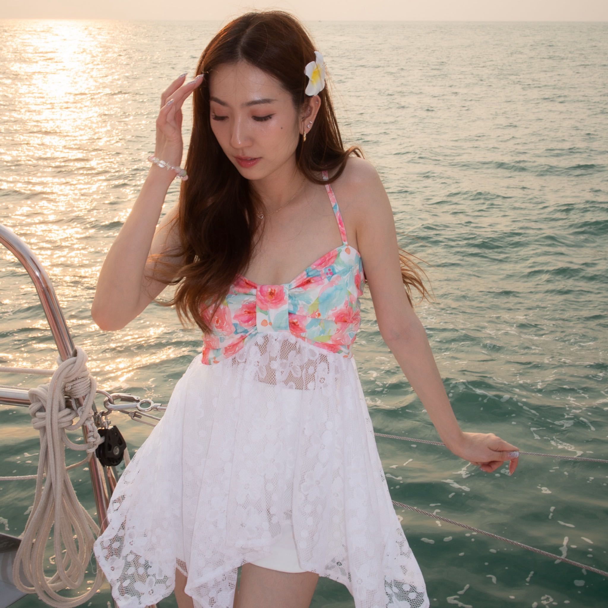 flower lace top - เสื้อสายเดี่ยวตัดต่อผ้าซีทรูลูกไม้ R66